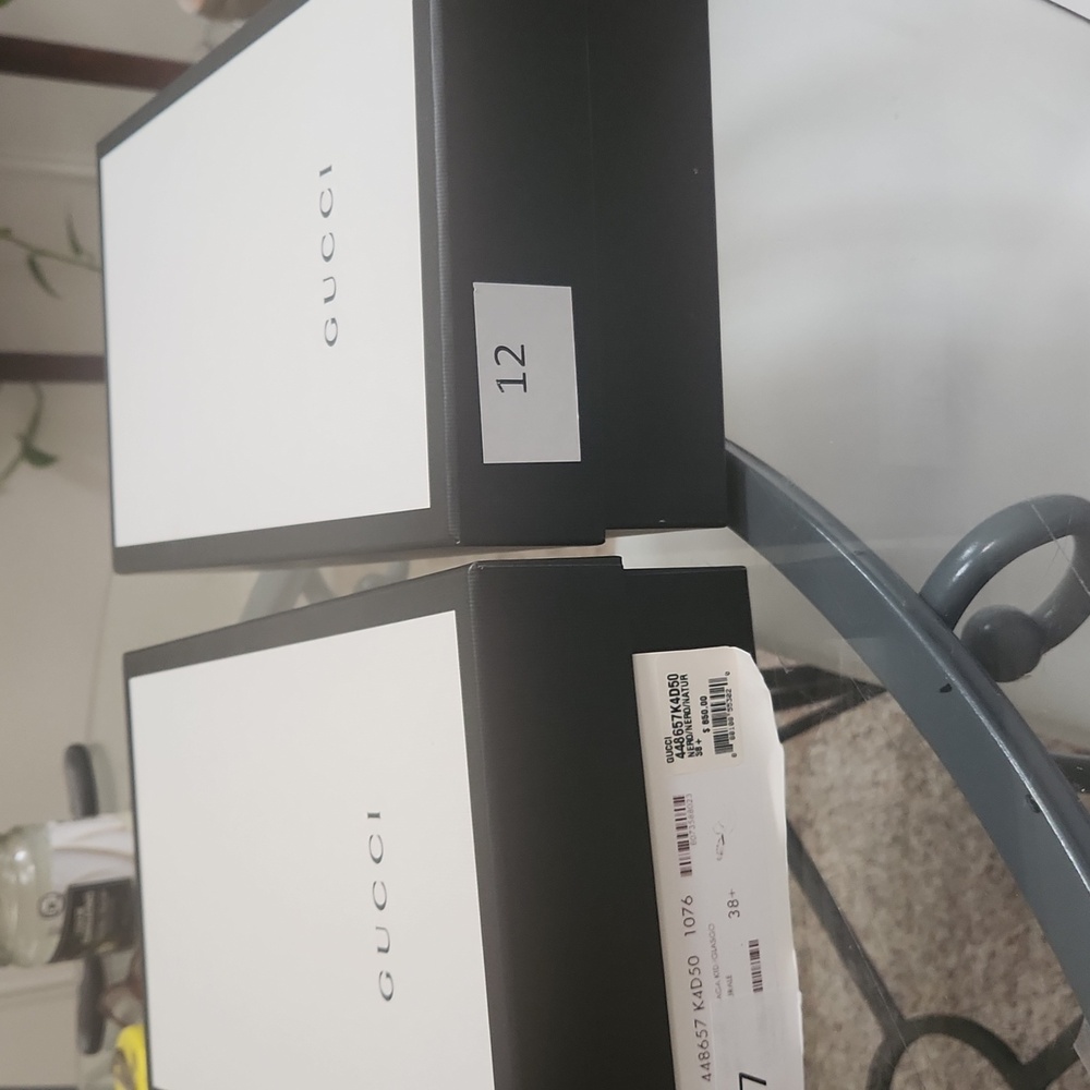 2 Gucci shoe boxes. 40